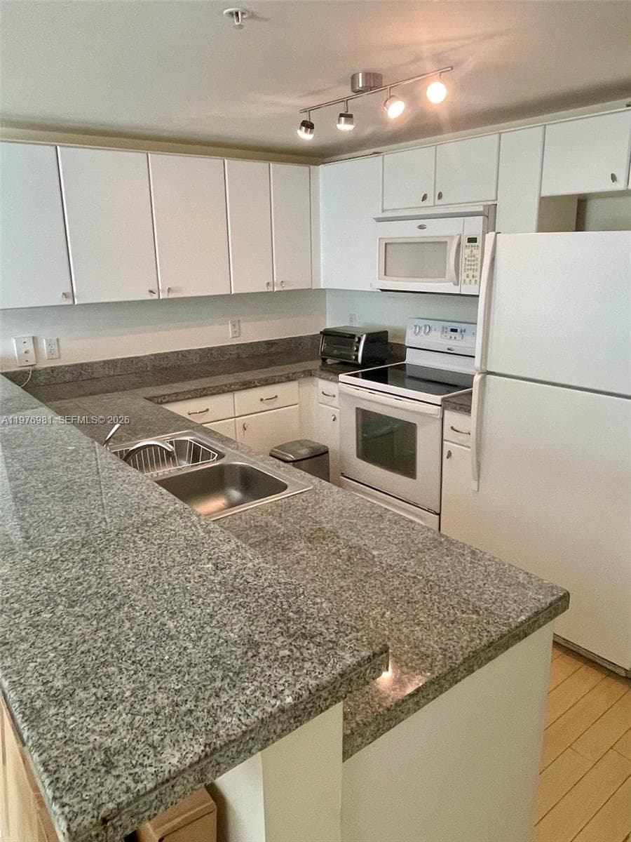 2740 SW 28th Ter # 304, Miami FL 33133 photo 2