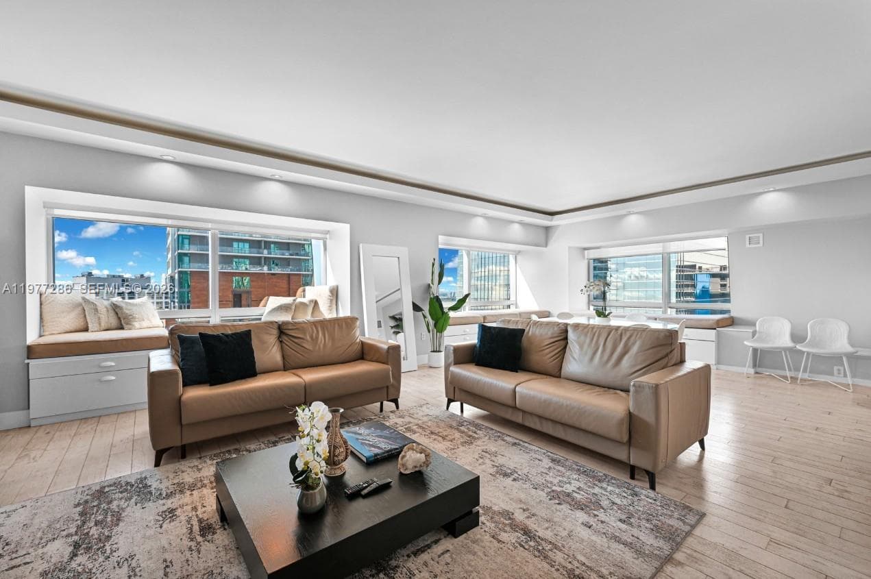1435 Brickell Ave # 3401, Miami FL 33131 photo 4