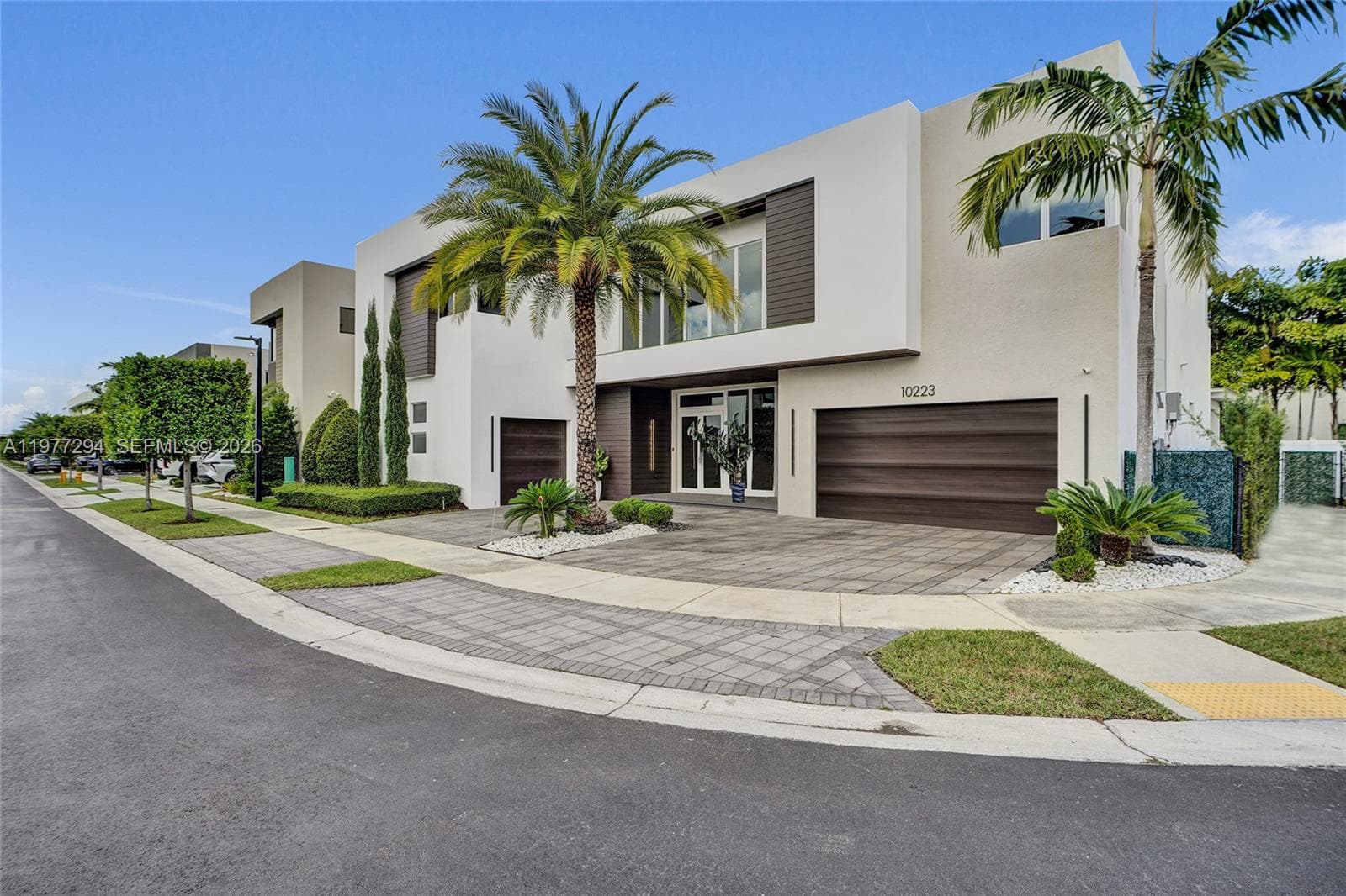 10223 NW 75th Ter, Doral FL 33178 photo 4