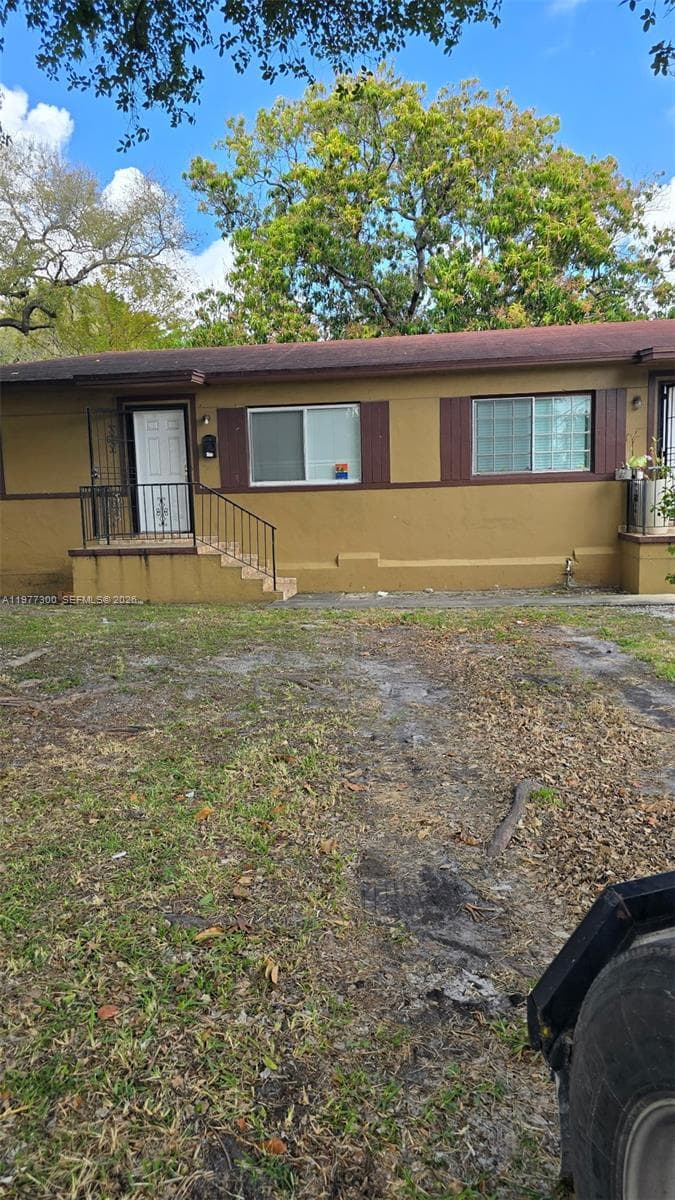 6910 NW 5th Pl, Miami FL 33150