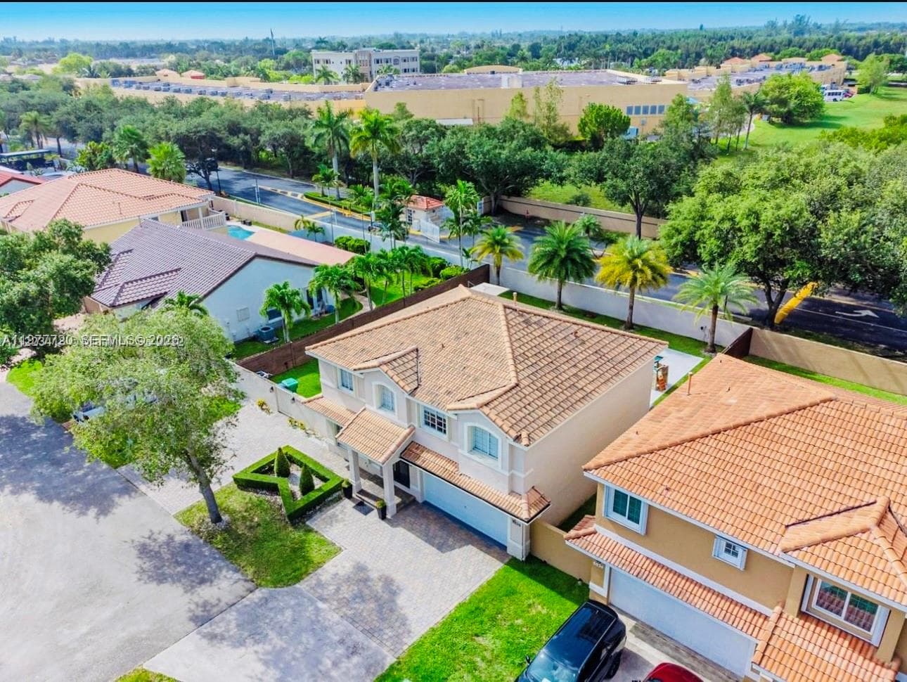 8826 NW 189th Ter, Hialeah FL 33018 photo 3