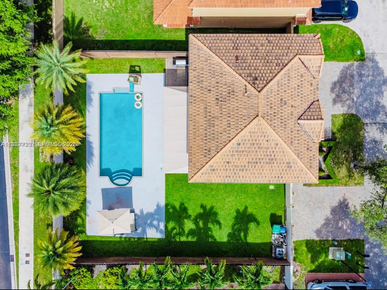 8826 NW 189th Ter, Hialeah FL 33018 photo 5