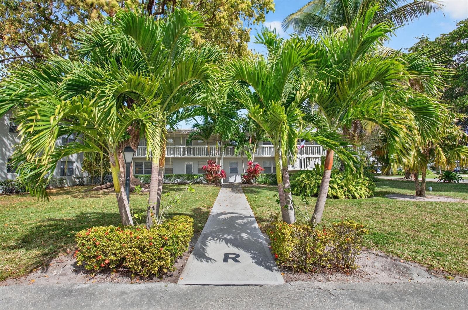 247 Ventnor R, Deerfield Beach FL 33442 photo 2