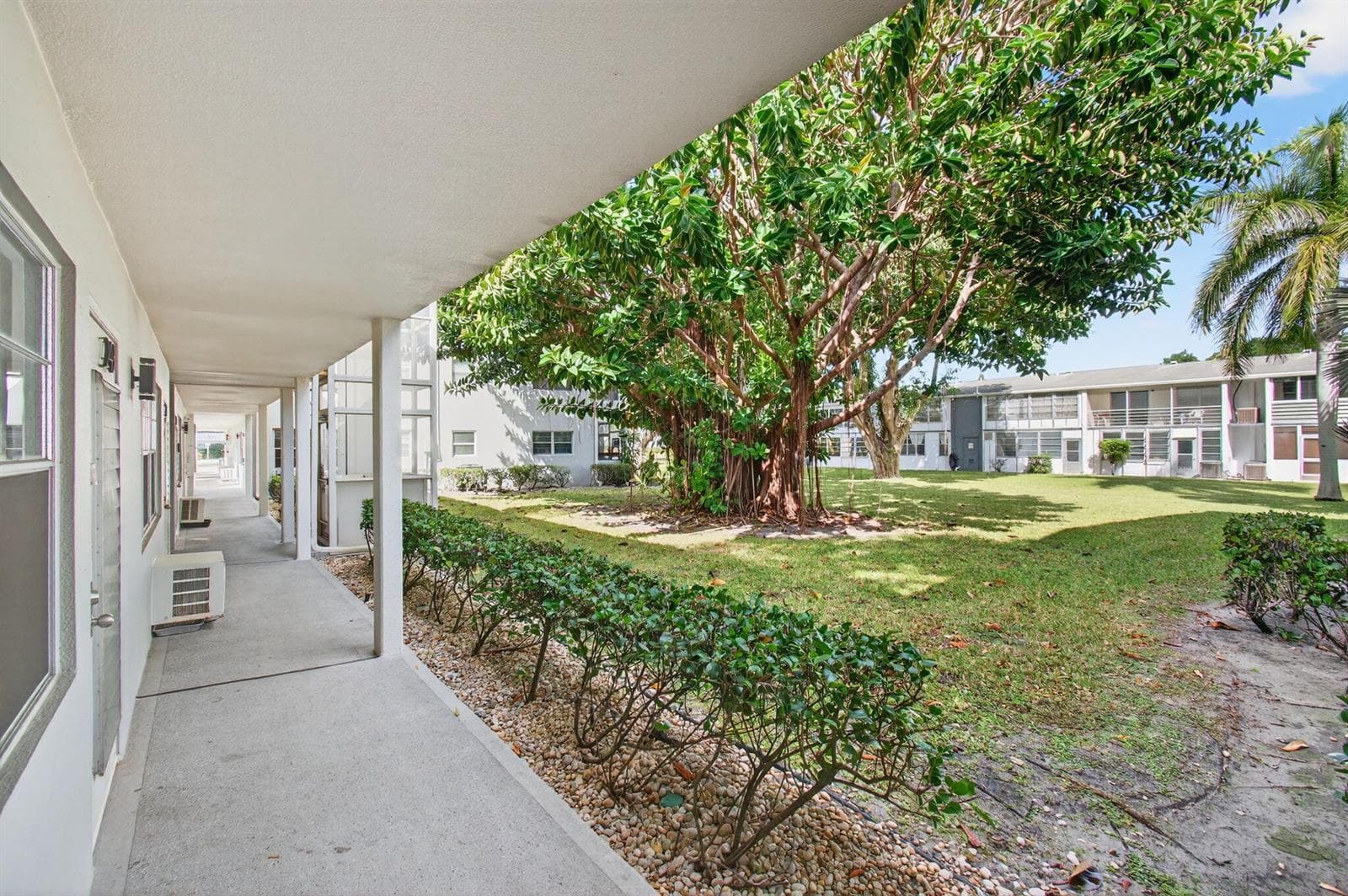 247 Ventnor R, Deerfield Beach FL 33442 photo 3