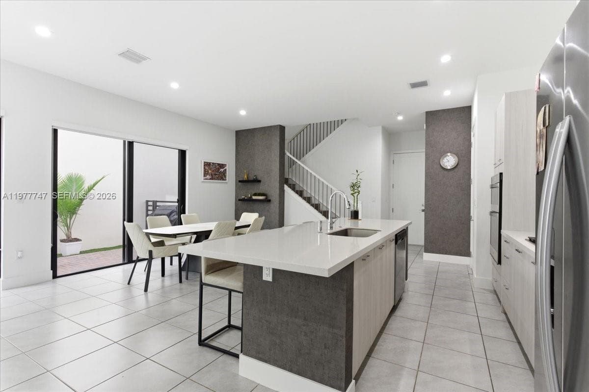 4395 NW 80th Ct, Doral FL 33166 photo 5