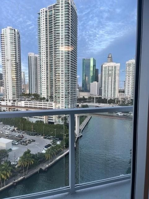 185 SW 7th St # 1605, Miami FL 33130 photo 2