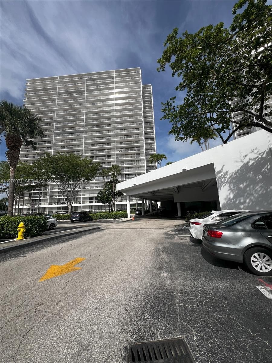 3701 N Country Club Dr # 201, Aventura FL 33180 photo 2
