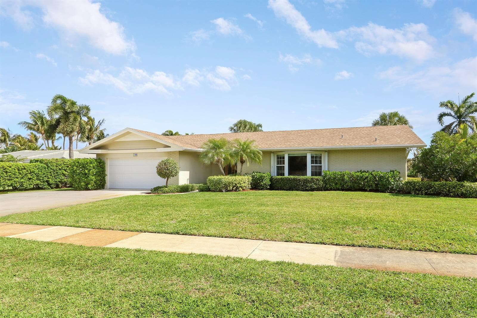 856 Country Club Drive, North Palm Beach FL 33408 photo 2