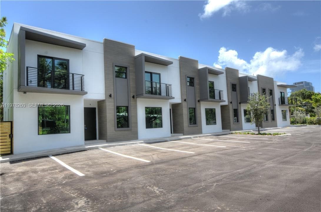 211 SE 4th St # 3, Hallandale Beach FL 33009 photo 2