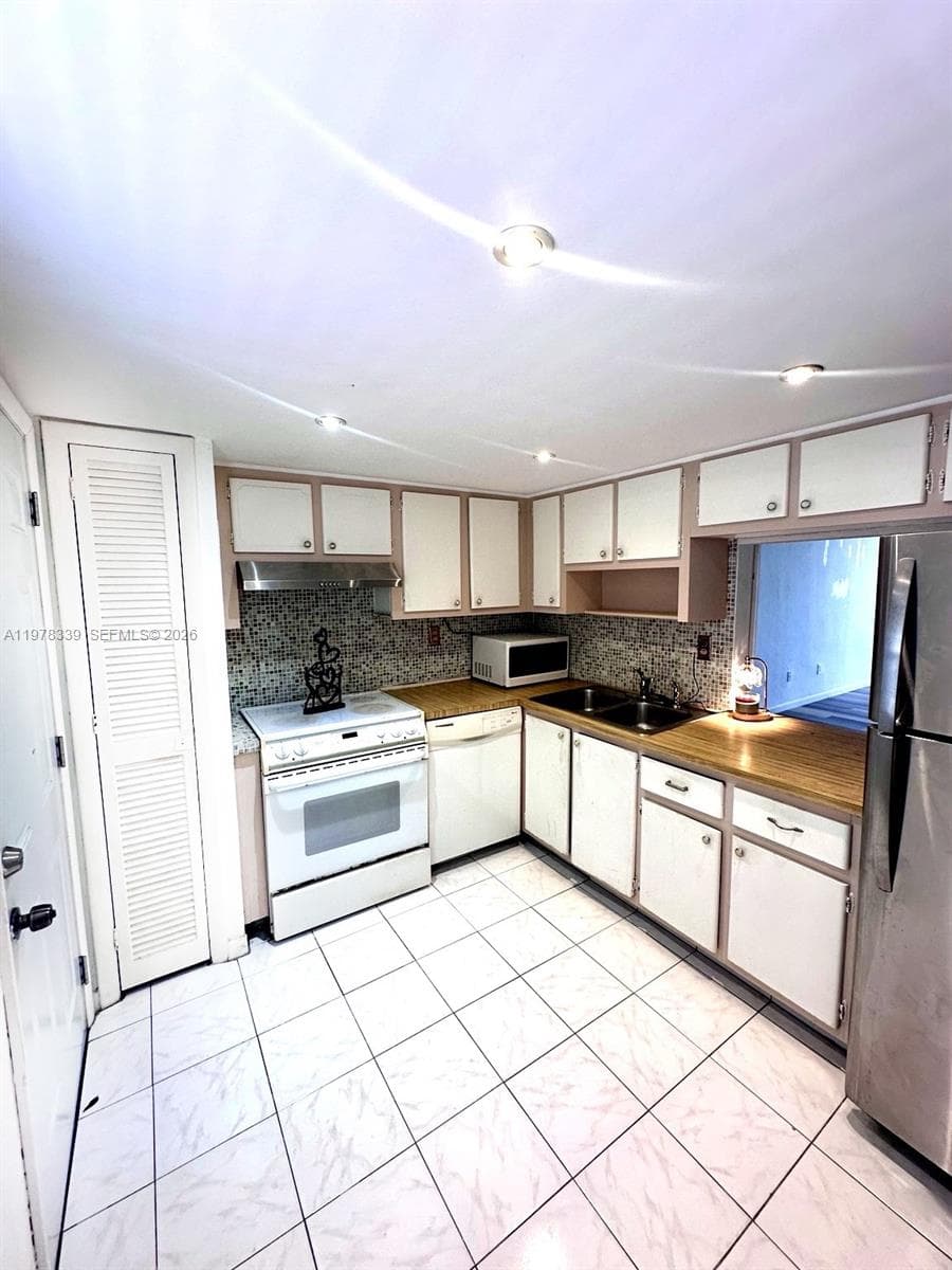 1501 NE 191st St # C312, Miami FL 33179 photo 4