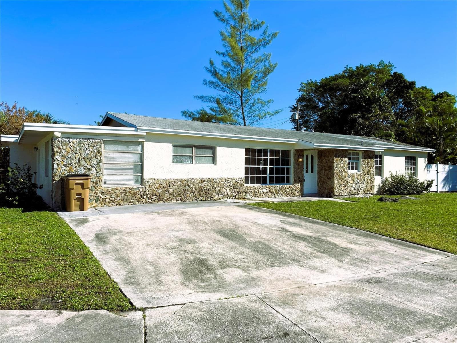320 NW 4th Avenue # 1, Deerfield Beach FL 33441 photo 2