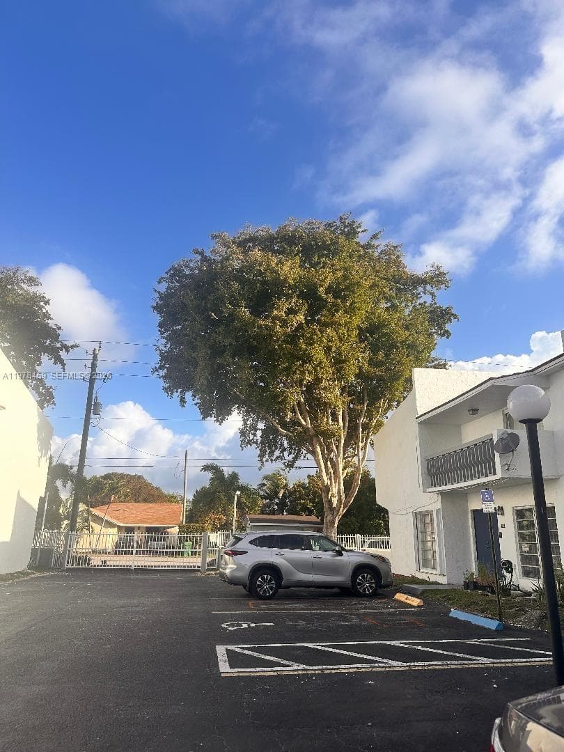 9400 SW 170th St # 103, Palmetto Bay FL 33157