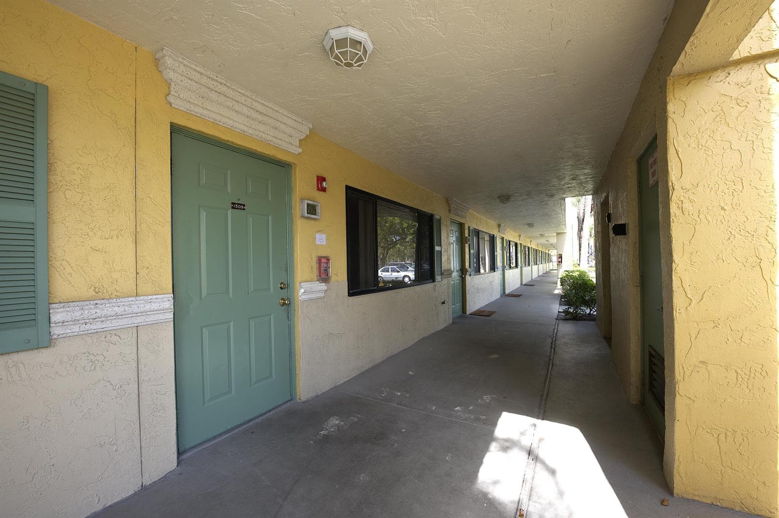 1509 Meadows Circle W, Boynton Beach FL 33436 photo 2