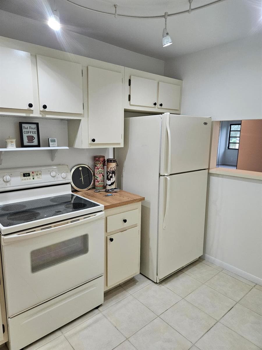 4700 Lucerne Lakes Boulevard # 308, Lake Worth FL 33467 photo 2
