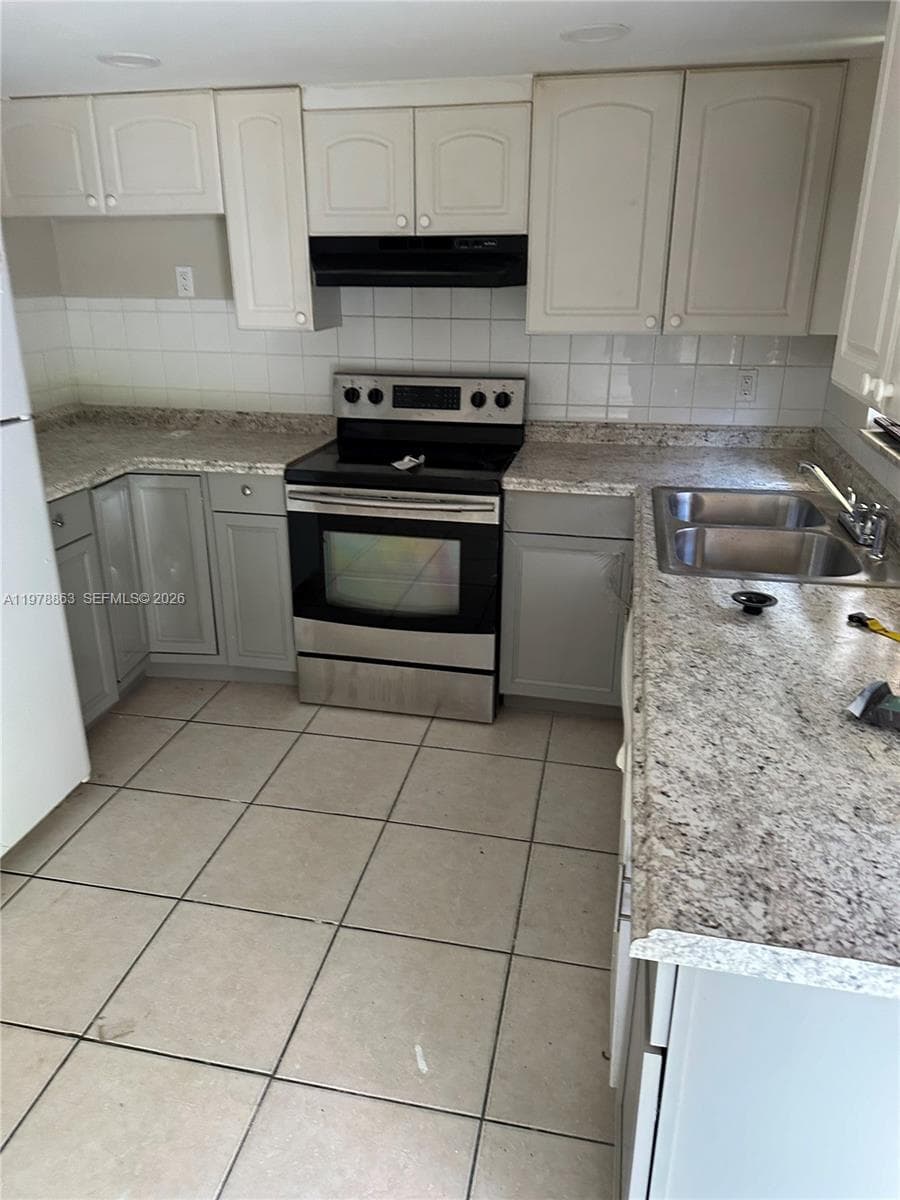 5223 NW 27th St # 9B, Lauderhill FL 33313