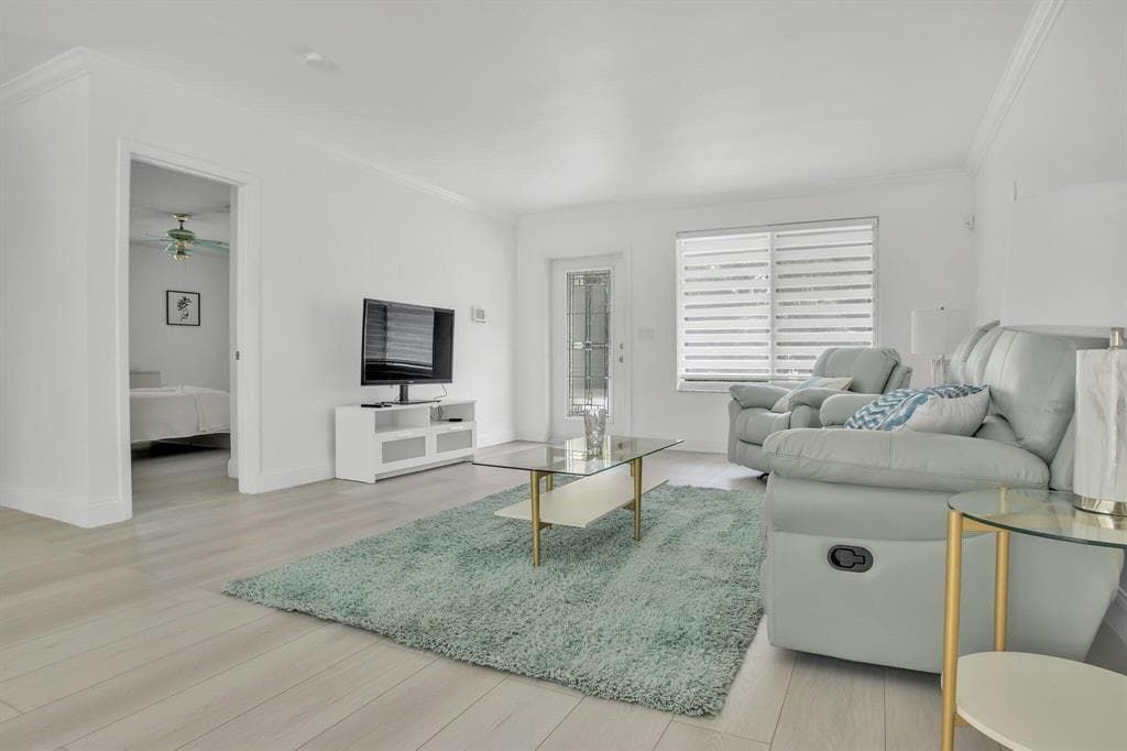 1250 Arthur Street, Hollywood FL 33019 photo 2