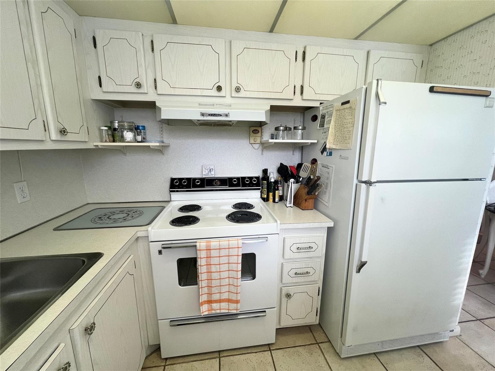 244 Farnham K # 244, Deerfield Beach FL 33442 photo 3