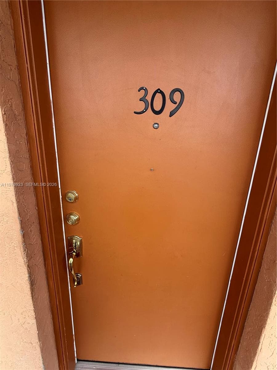 1800 W 54th St # 309, Hialeah FL 33012