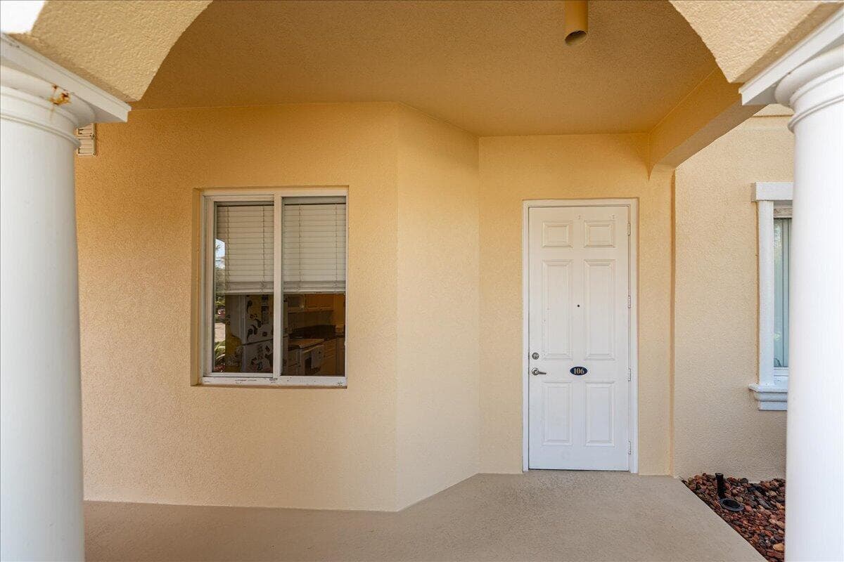 36 Harbour Isle Drive W # 106, Fort Pierce FL 34949 photo 2