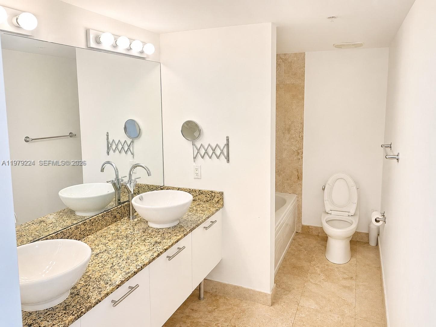 41 SE 5th St # 907, Miami FL 33131 photo 5
