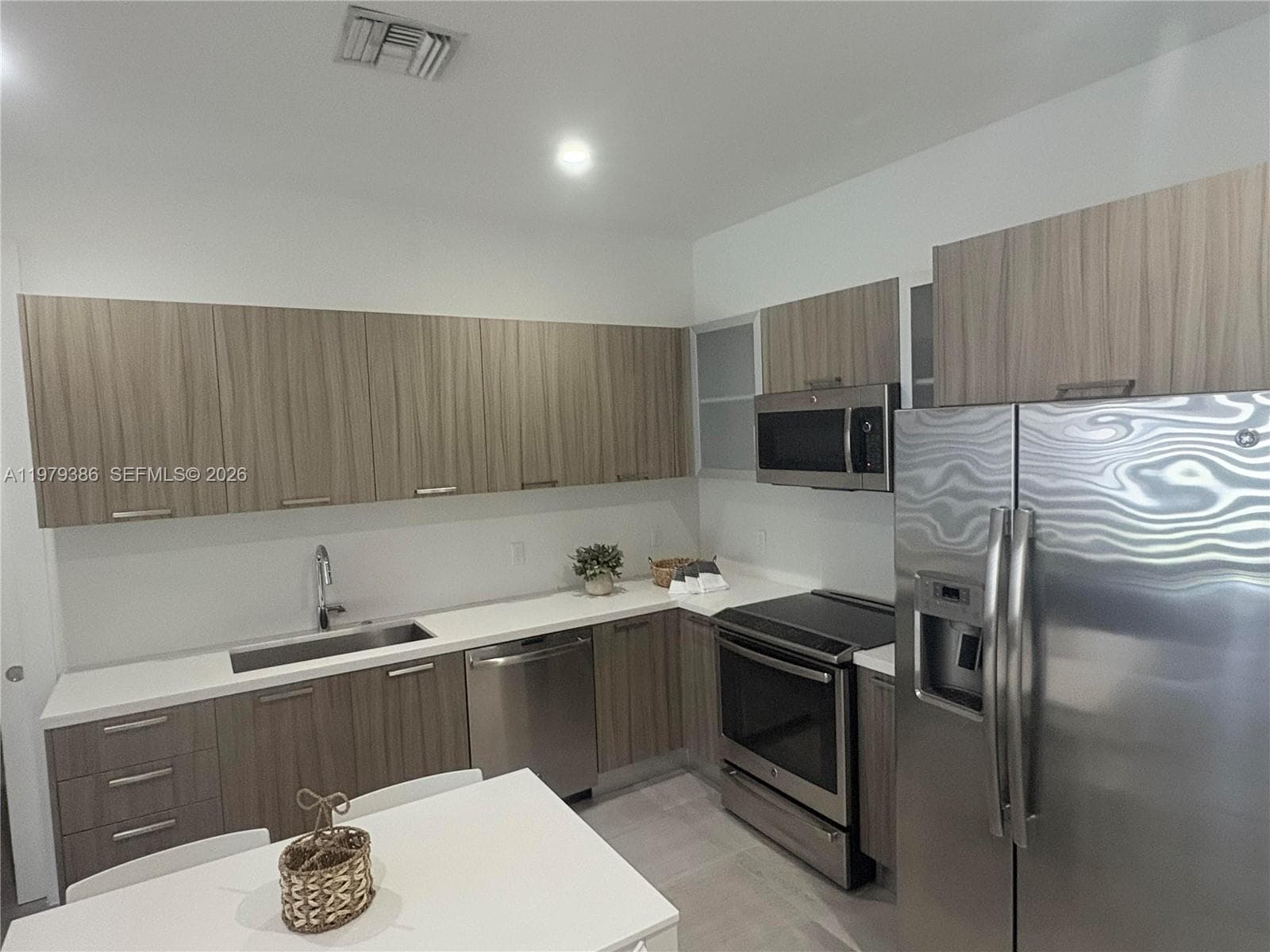 1045 NE 18th Ave # 304, Fort Lauderdale, FL 33304 photo 3