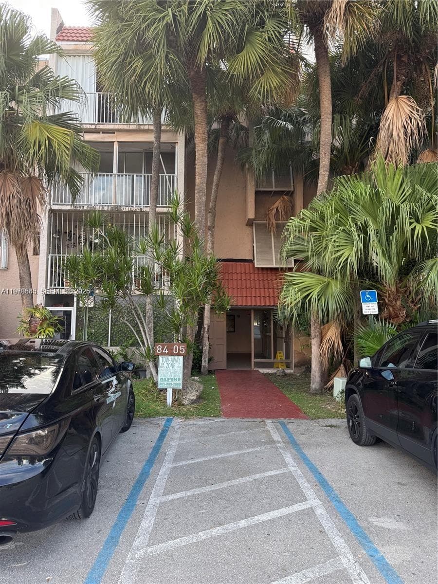8405 NW 8th St # 304, Miami FL 33126 photo 4