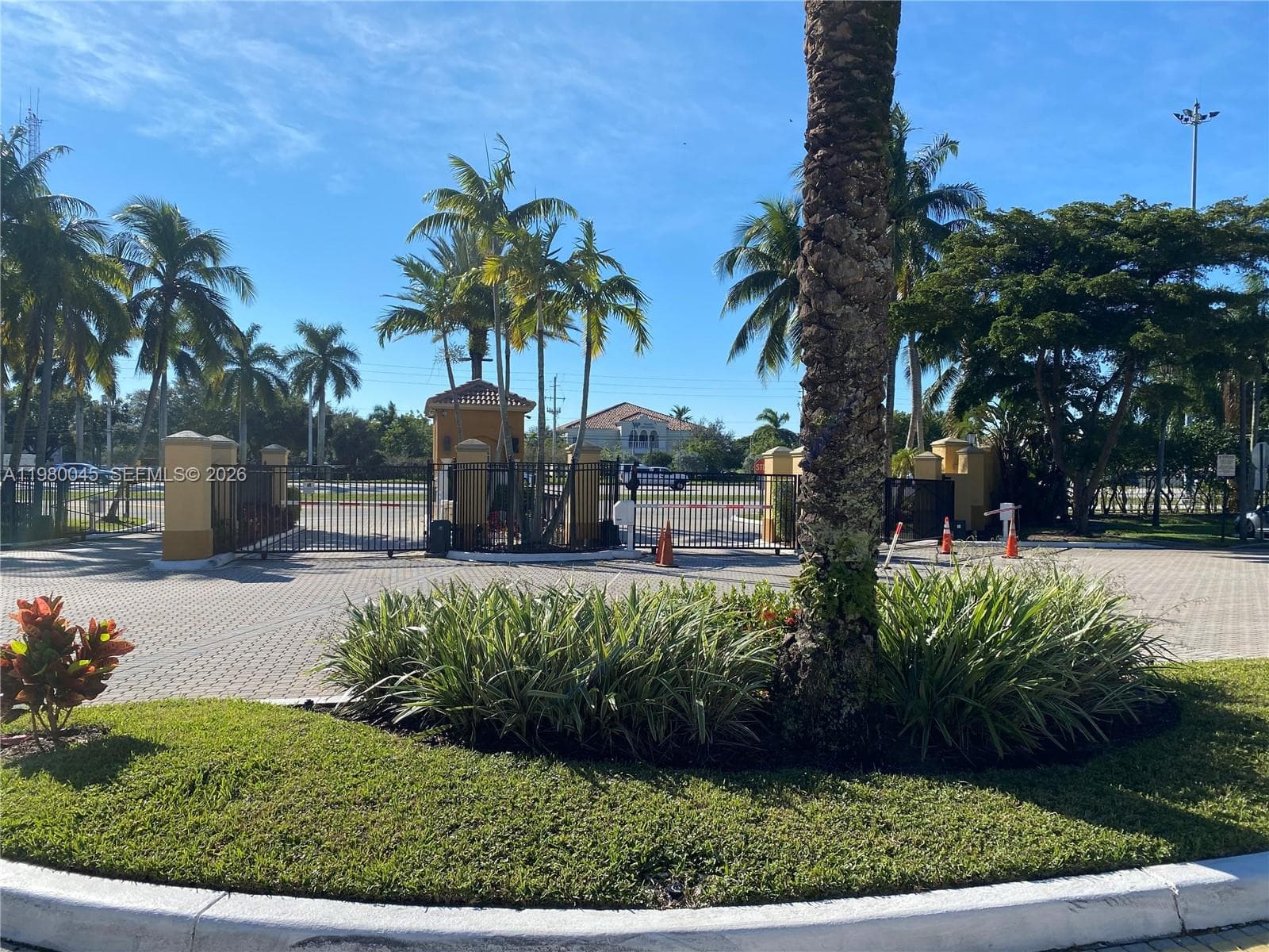 9645 NW 1ST CT # 302, Pembroke Pines FL 33024 photo 3