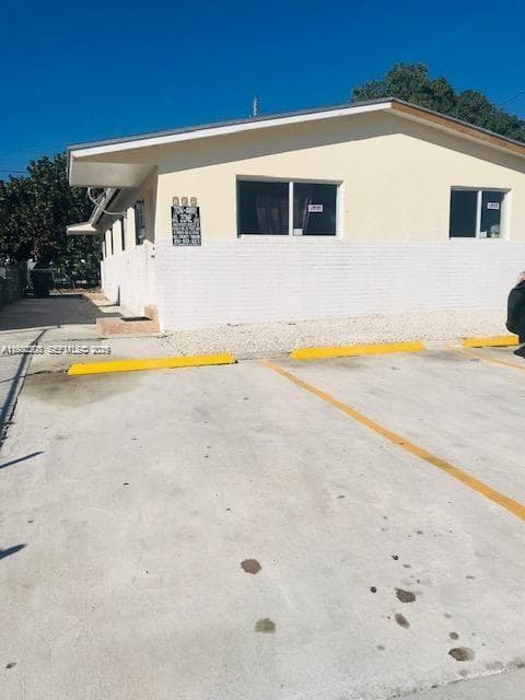 752 NW 3rd Ct, Hallandale Beach FL 33009 photo 2