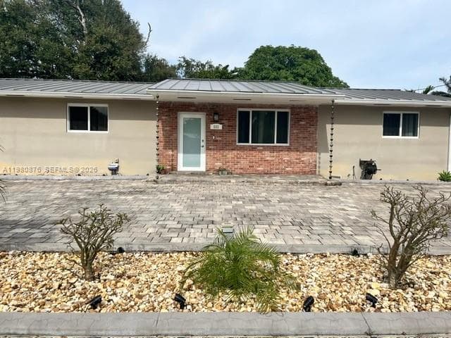 685 W 77th St, Hialeah FL 33014