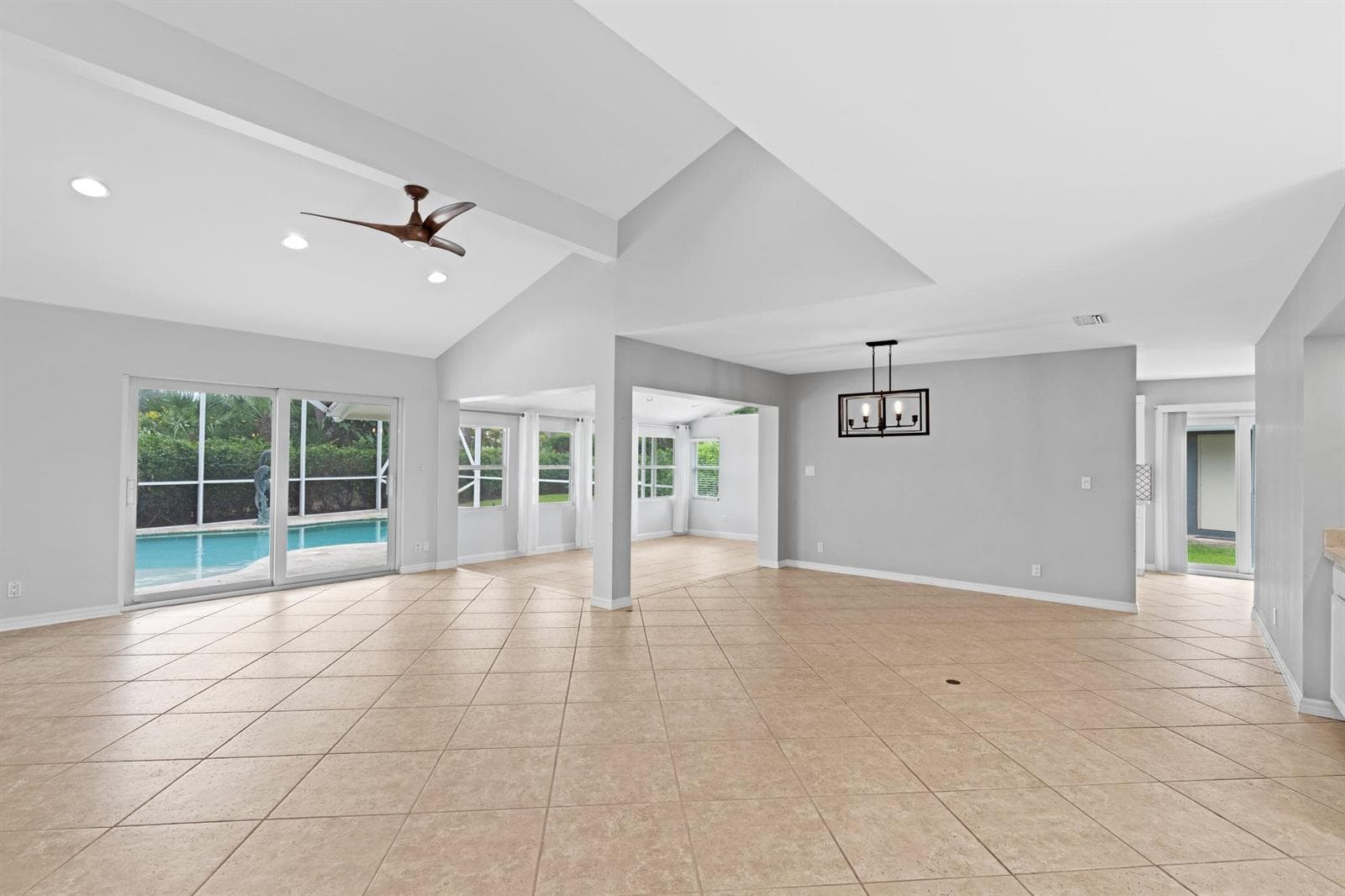 925 Foxpointe Circle, Delray Beach FL 33445 photo 4