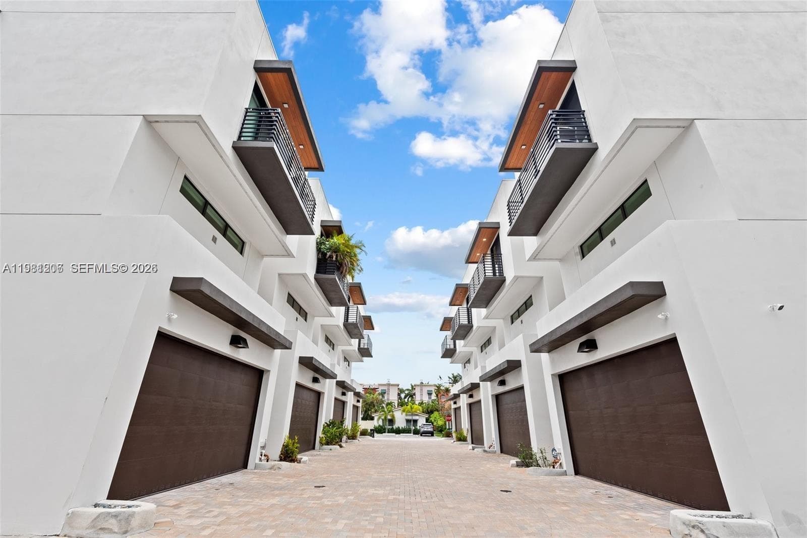 1056 N Victoria Park Rd, Fort Lauderdale FL 33304 photo 2