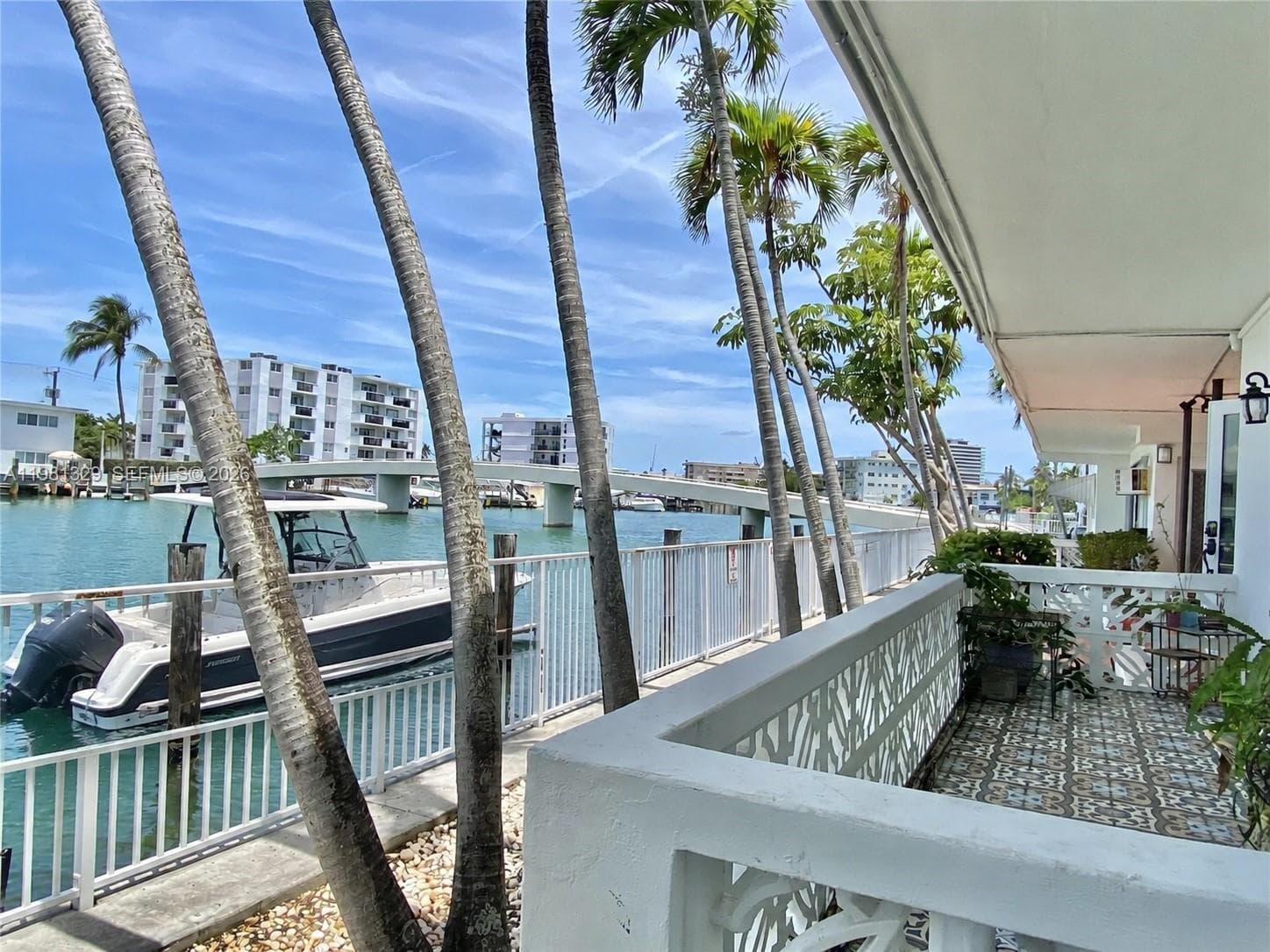 8040 Tatum Waterway Dr # 5, Miami Beach FL 33141
