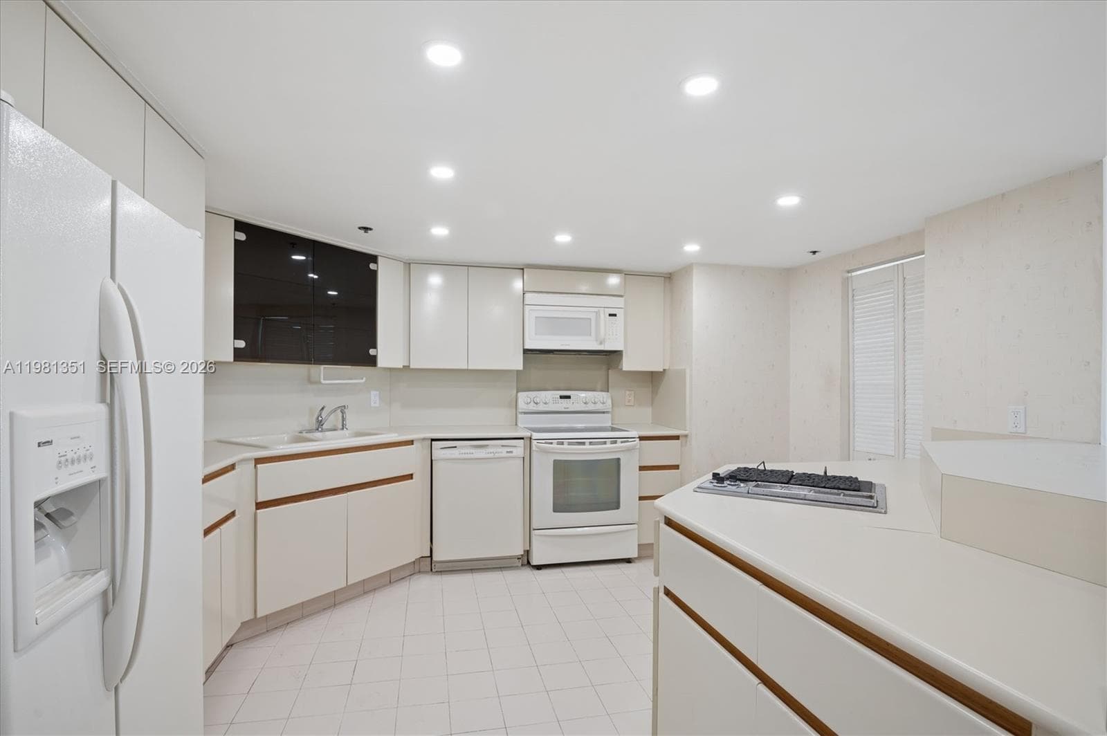 300 Three Islands Blvd # 516, Hallandale Beach FL 33009 photo 5