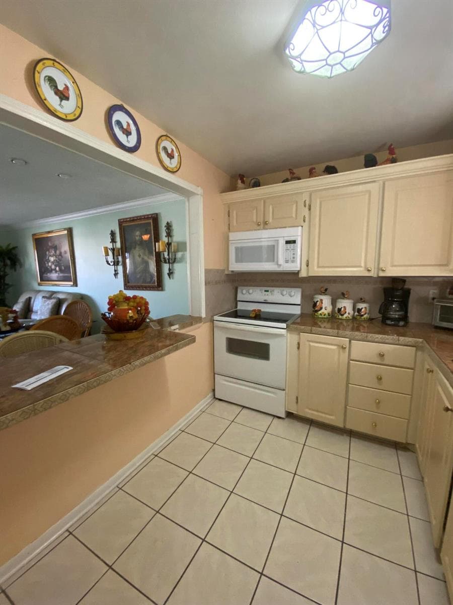 715 Lori Drive # 302, Palm Springs FL 33461 photo 3