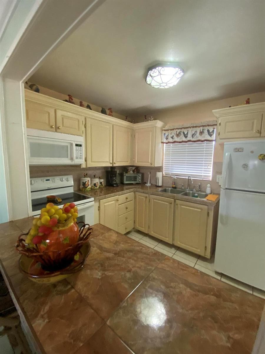 715 Lori Drive # 302, Palm Springs FL 33461 photo 4