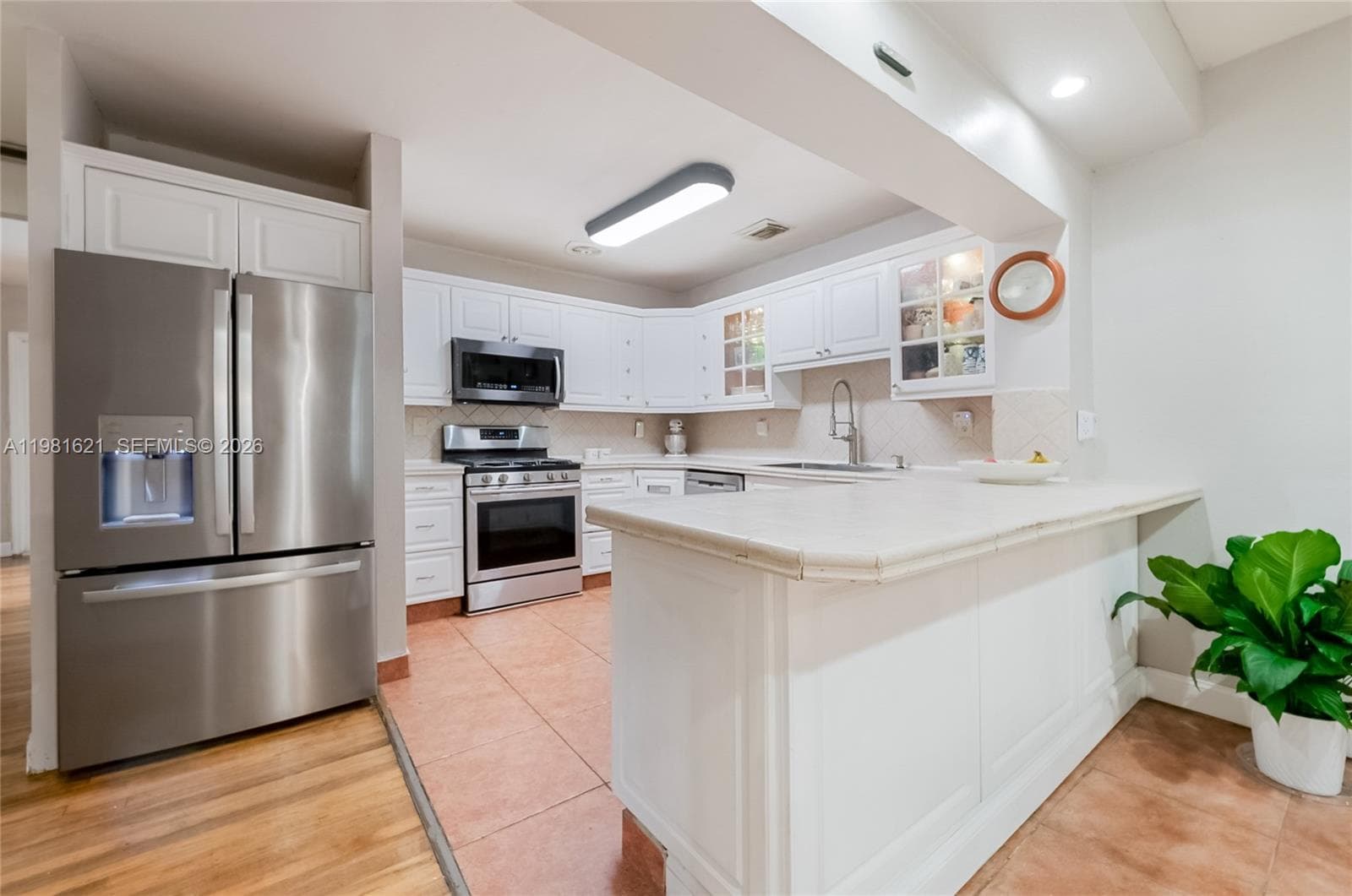 6350 NW 39th Ter, Virginia Gardens FL 33166 photo 4