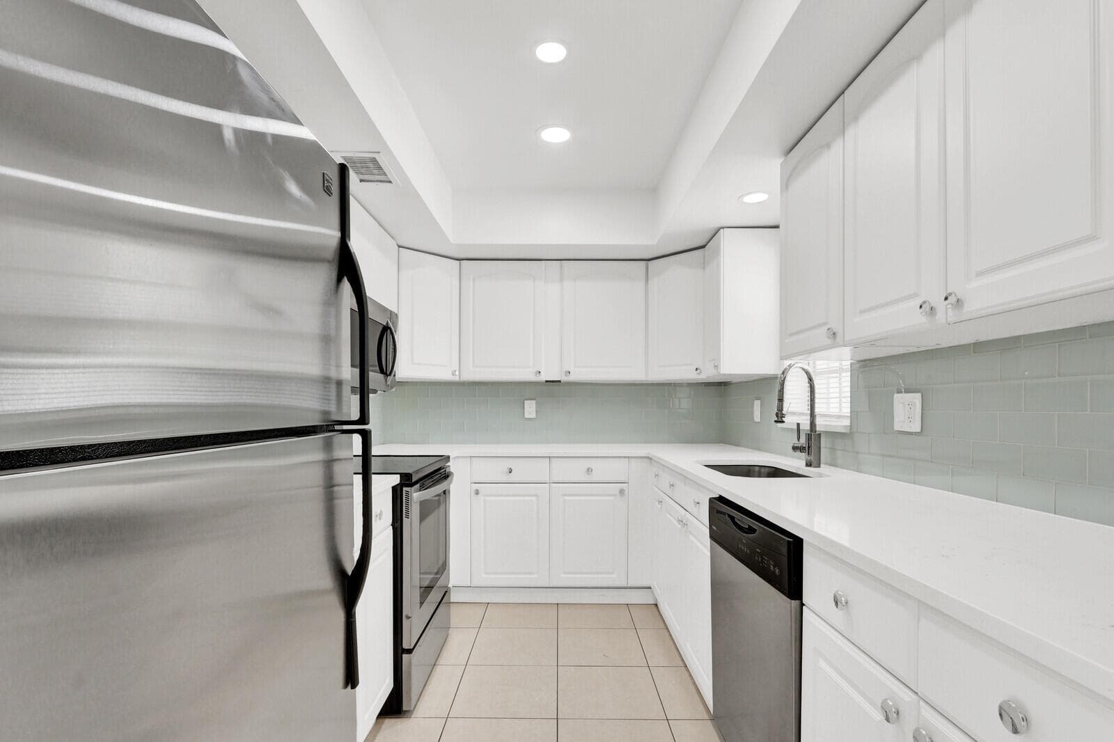 10249 N Military Trail Apt 201, Palm Beach Gardens FL 33410 photo 2