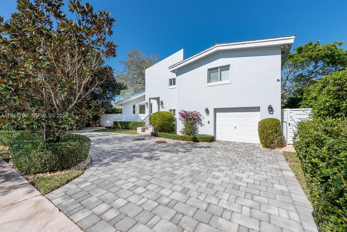 717 Benevento Ave, Coral Gables FL 33146 photo 2