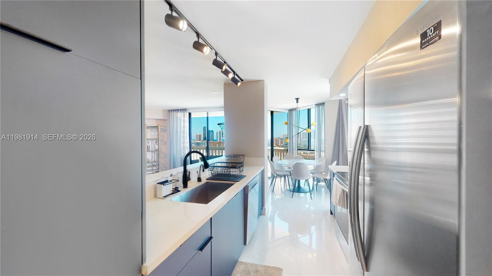 1000 W Island Blvd # 2903, Aventura FL 33160 photo 4
