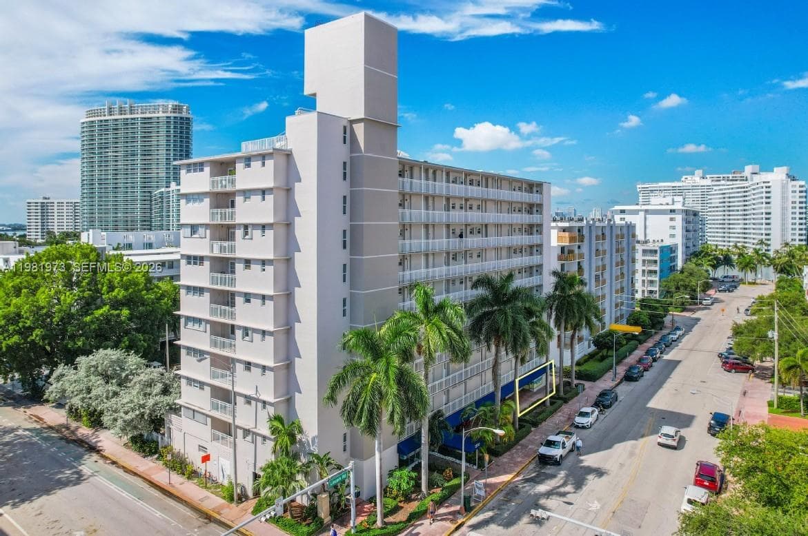 1300 Lincoln Rd # C-1B, Miami Beach FL 33139