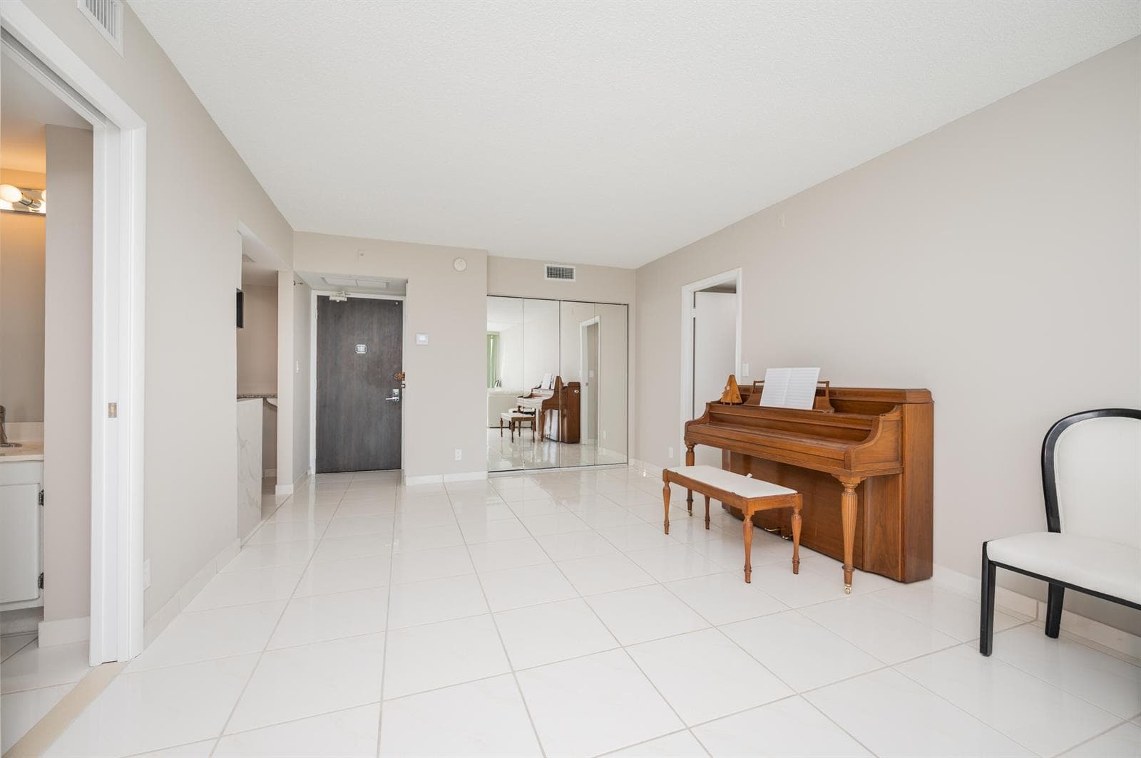 20335 W Country Club Drive # 1704, Aventura FL 33180 photo 5