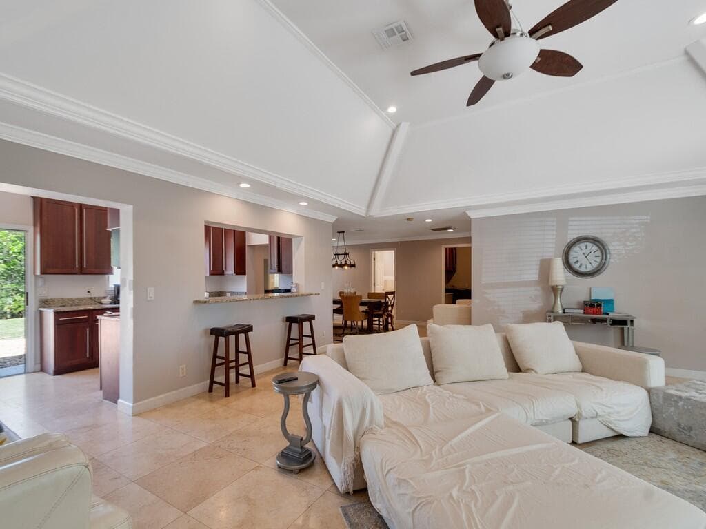 527 E Causeway Boulevard, Vero Beach FL 32963 photo 5