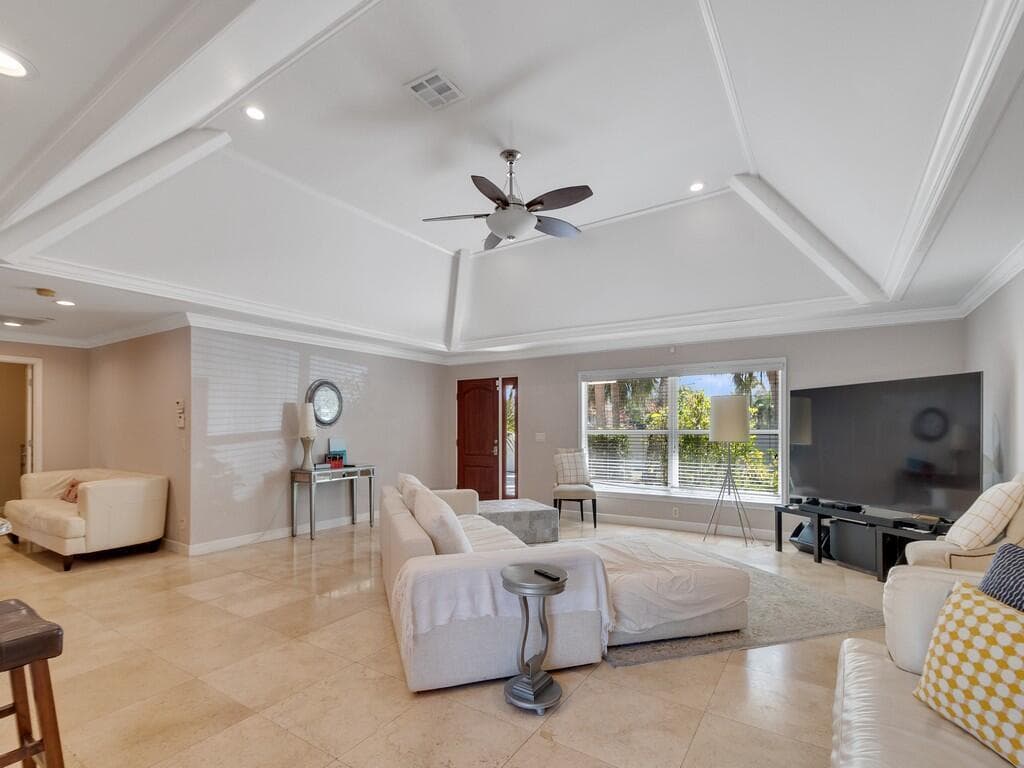 527 E Causeway Boulevard, Vero Beach FL 32963 photo 4