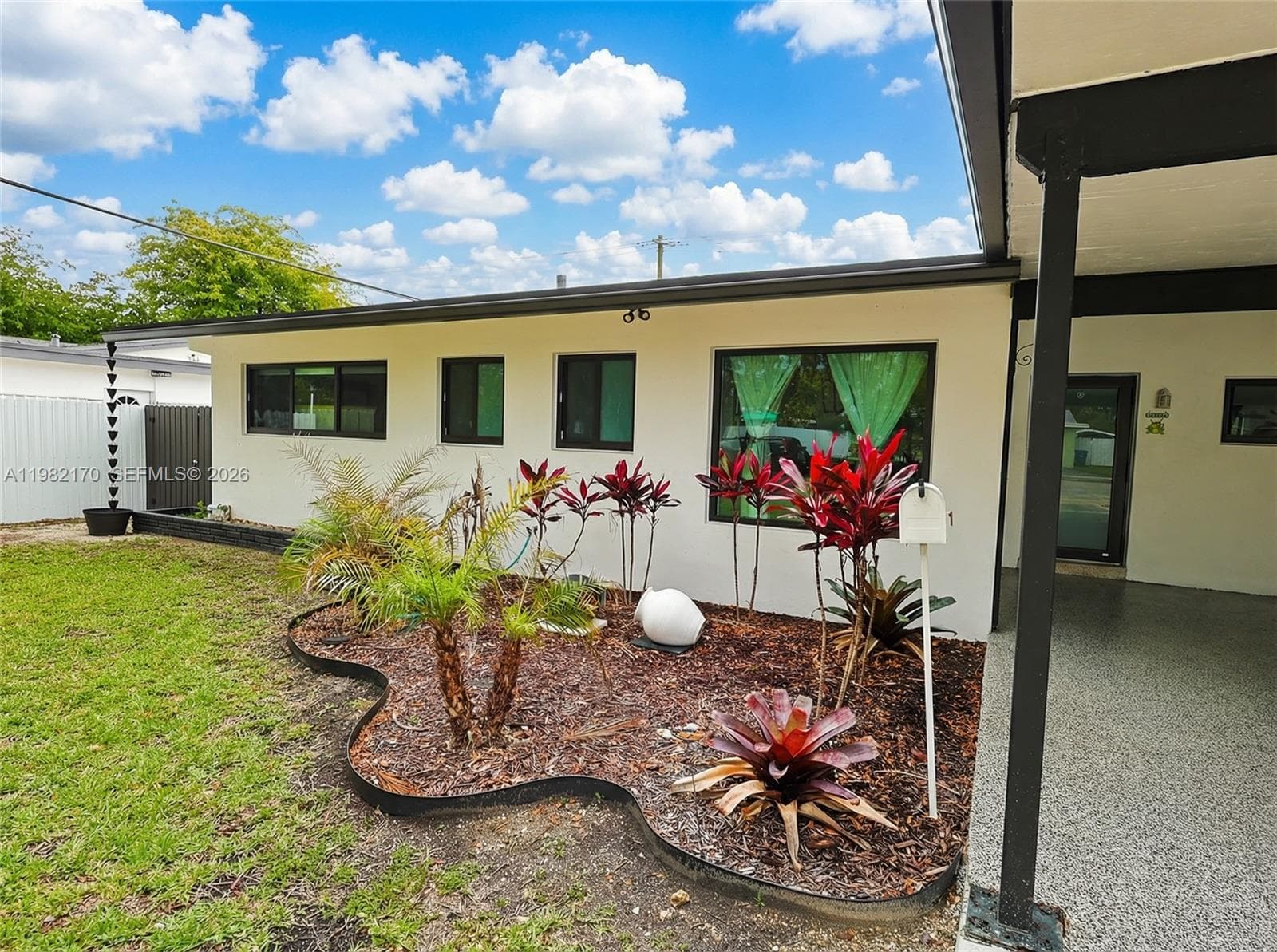 9460 Martinique Dr, Cutler Bay FL 33189 photo 4