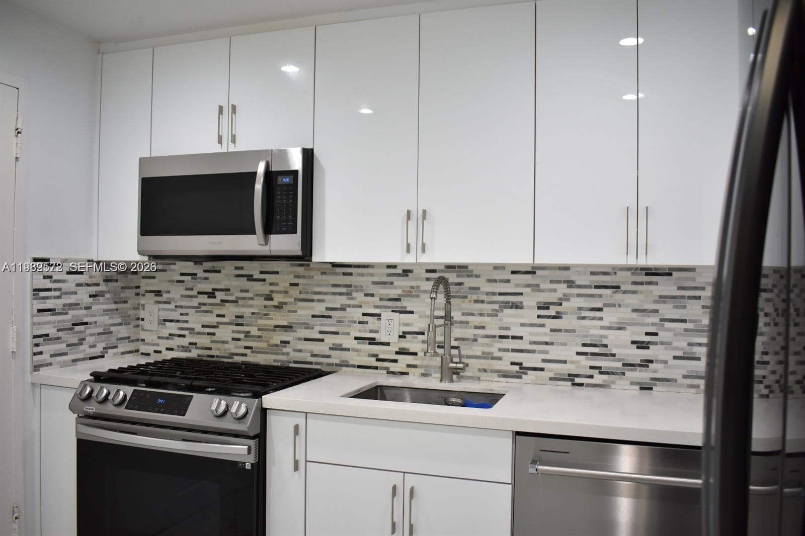 8024 Tatum Waterway Dr # 5A, Miami Beach FL 33141 photo 2