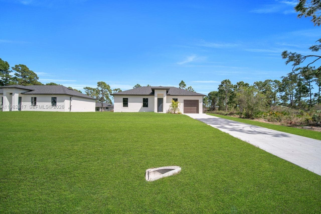 637 Summit Ave S, Lehigh Acres FL 33974