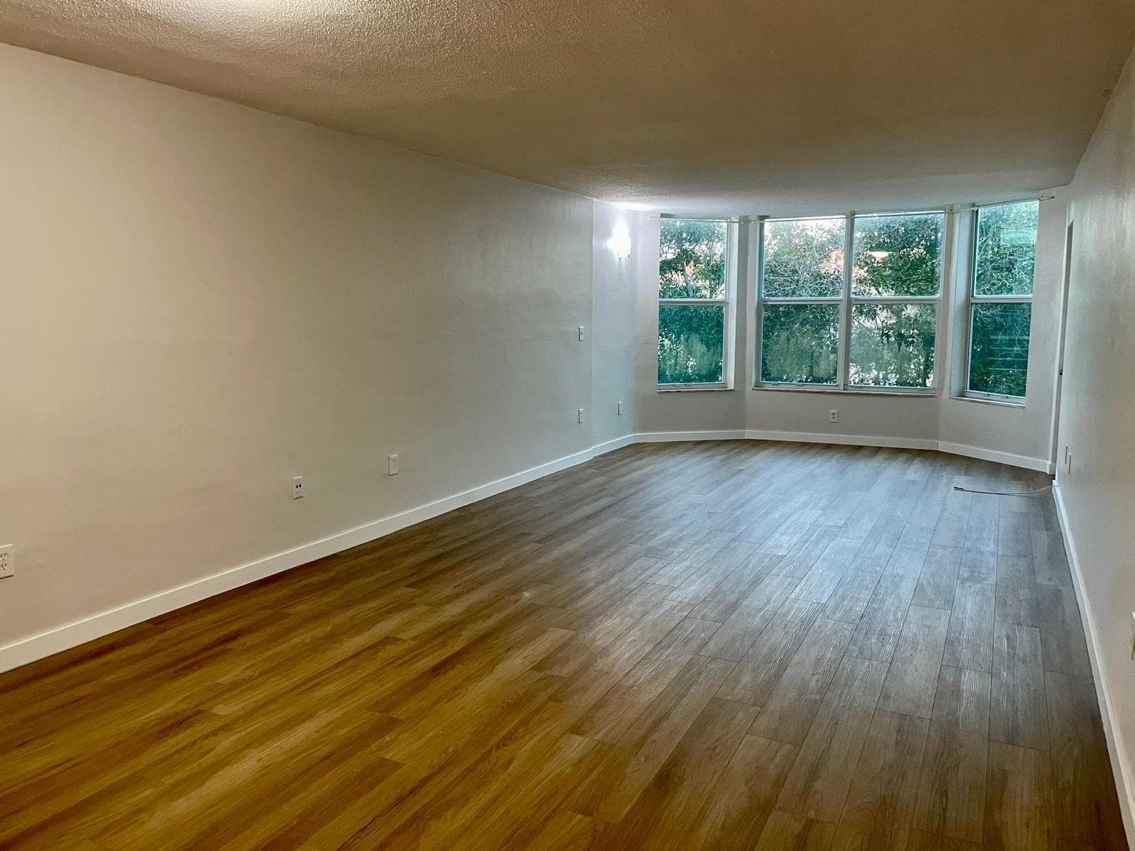 1401 NE 191st Street, Miami FL 33179 photo 2
