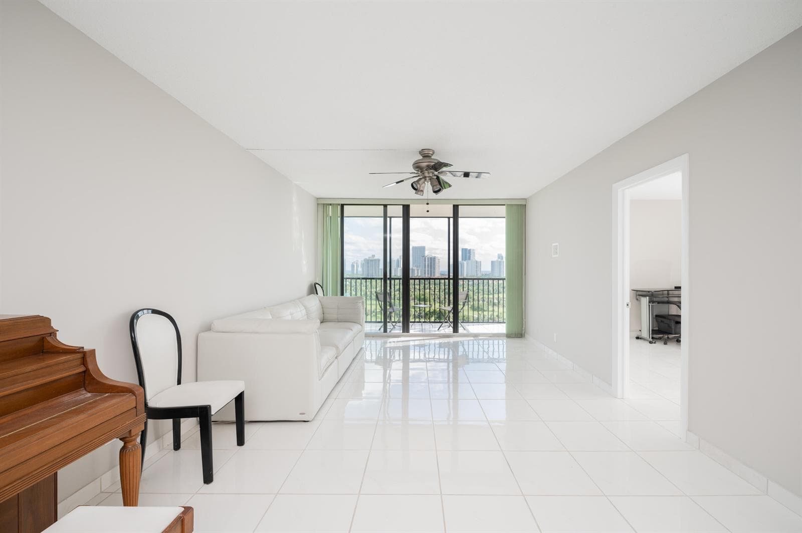 20335 W Country Club Drive # 1704, Aventura FL 33180 photo 3