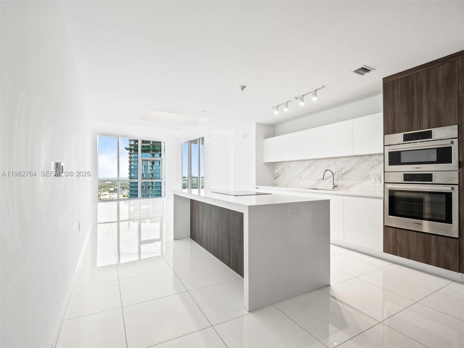 851 NE 1st Ave # 4801, Miami FL 33132 photo 2
