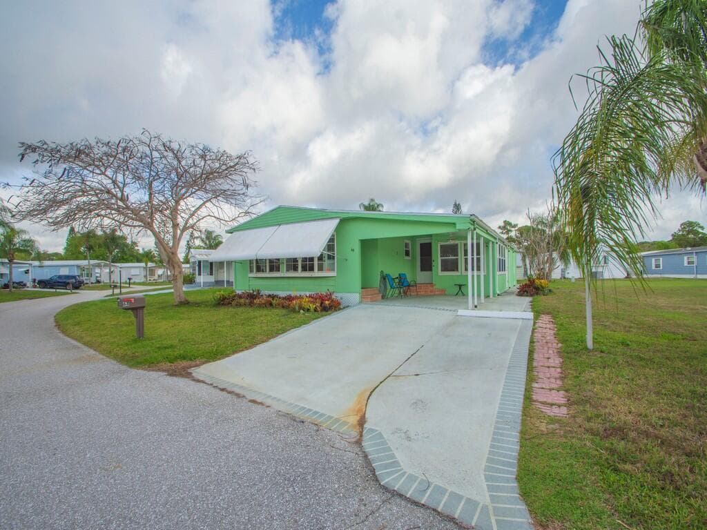68 W Caribbean, Port St. Lucie FL 34952 photo 3